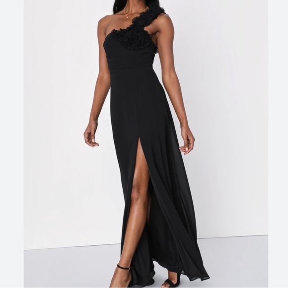 Lulu's Elegant Invite Black Ruffled One-Shoulder Maxi Dress NWT Size Medium - Picture 2 of 11